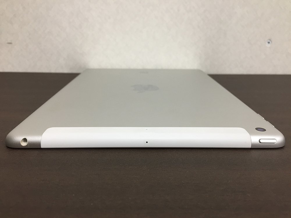 Apple iPad5 32GB バッテリー93% Wi-Fiで使える MP1L2J/A シルバー A1823 キャリアdocomo 完動品 現状品_画像3
