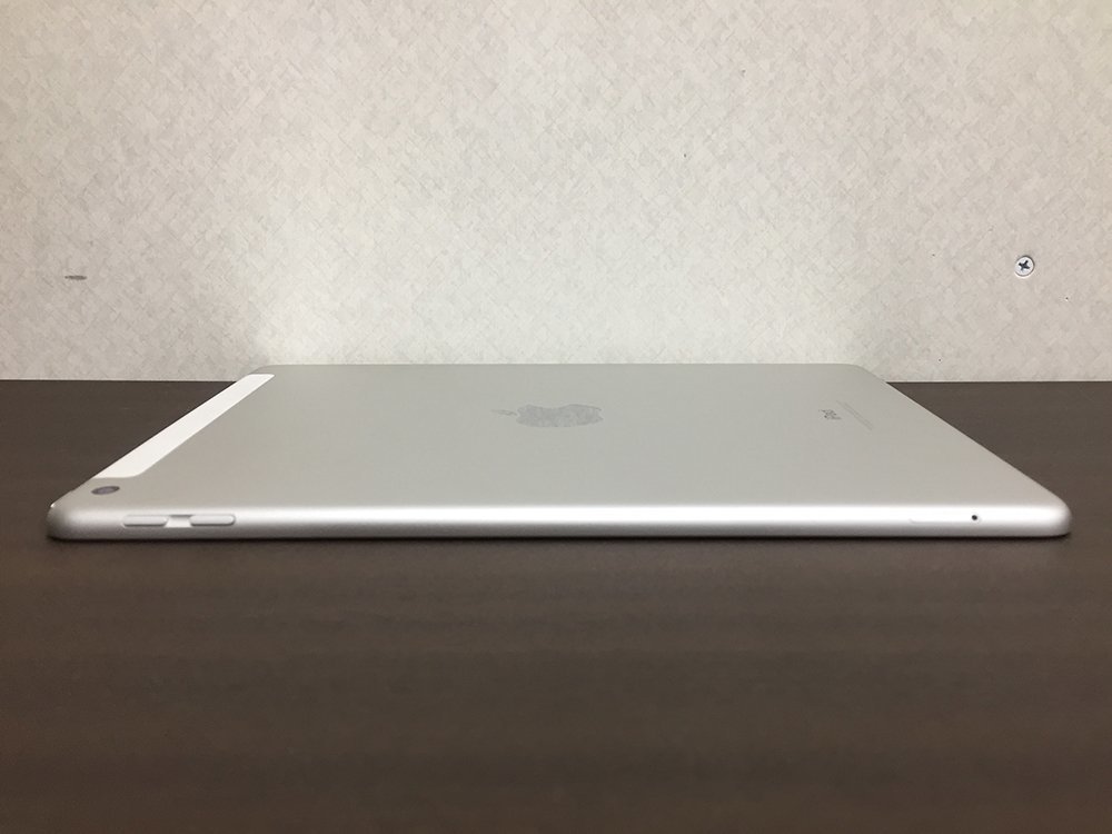 Apple iPad5 32GB バッテリー93% Wi-Fiで使える MP1L2J/A シルバー A1823 キャリアdocomo 完動品 現状品_画像5