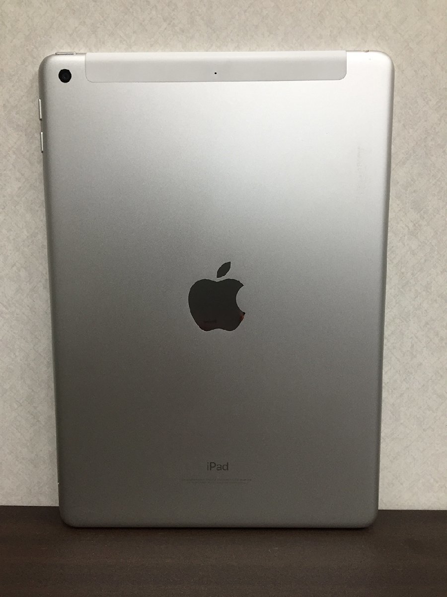 Apple iPad5 32GB バッテリー93% Wi-Fiで使える MP1L2J/A シルバー A1823 キャリアdocomo 完動品 現状品_画像2