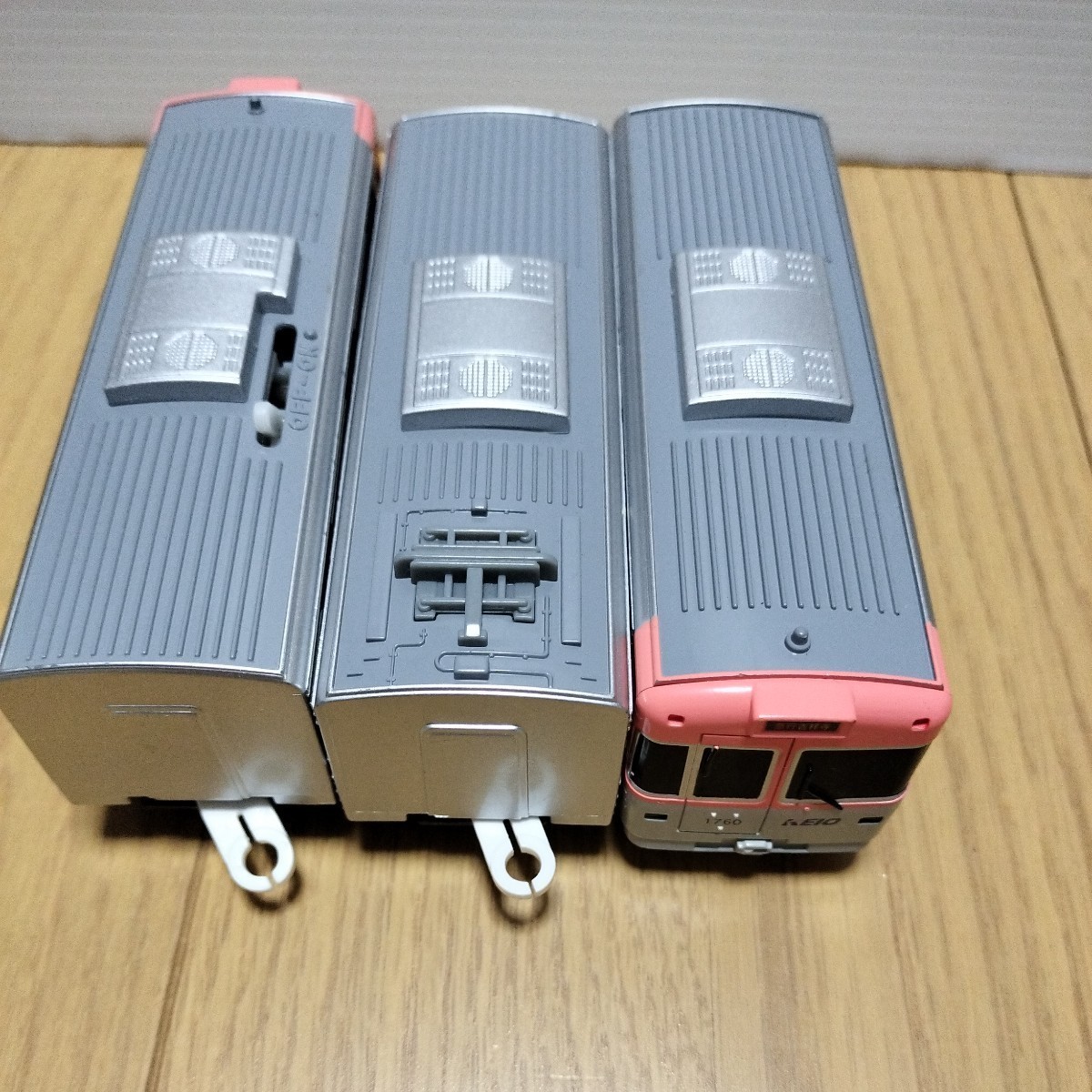プラレール【京王 1000系】京王電鉄 井の頭線 サーモンピンク プラレール【京王 1000系】京王電鉄 井の頭線 サーモンピンク