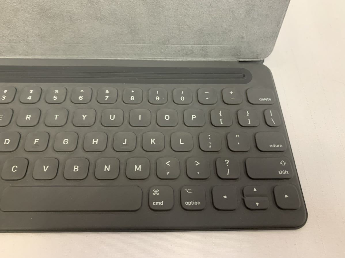 中古良品 Apple Smart Keyboard for iPad Pro 9.7インチ MM2L2AM/A スマートキーボード [11-22] 109/382J_画像4