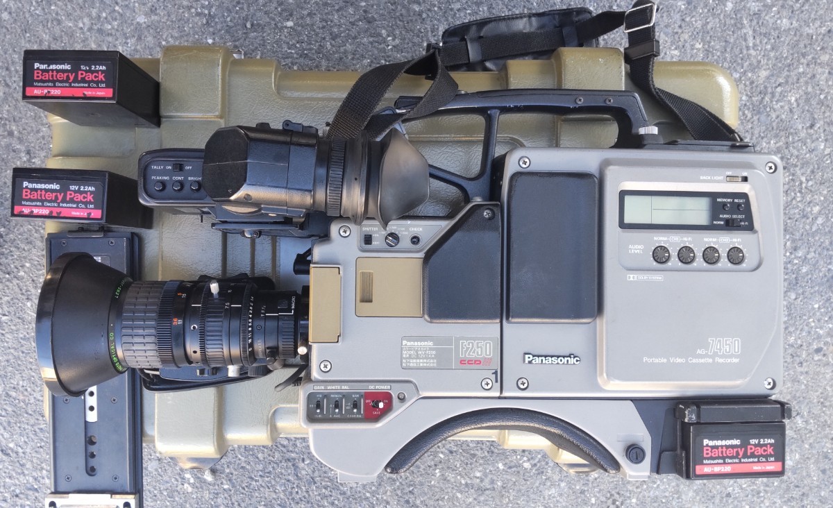 Y2678 業務用ビデオカメラ Pansonic WV-F250 AG-7450 レンズ FUJINON S14X7.5 BRM-4 1:1.4/7.5-105mm Battery Pack×3_画像1
