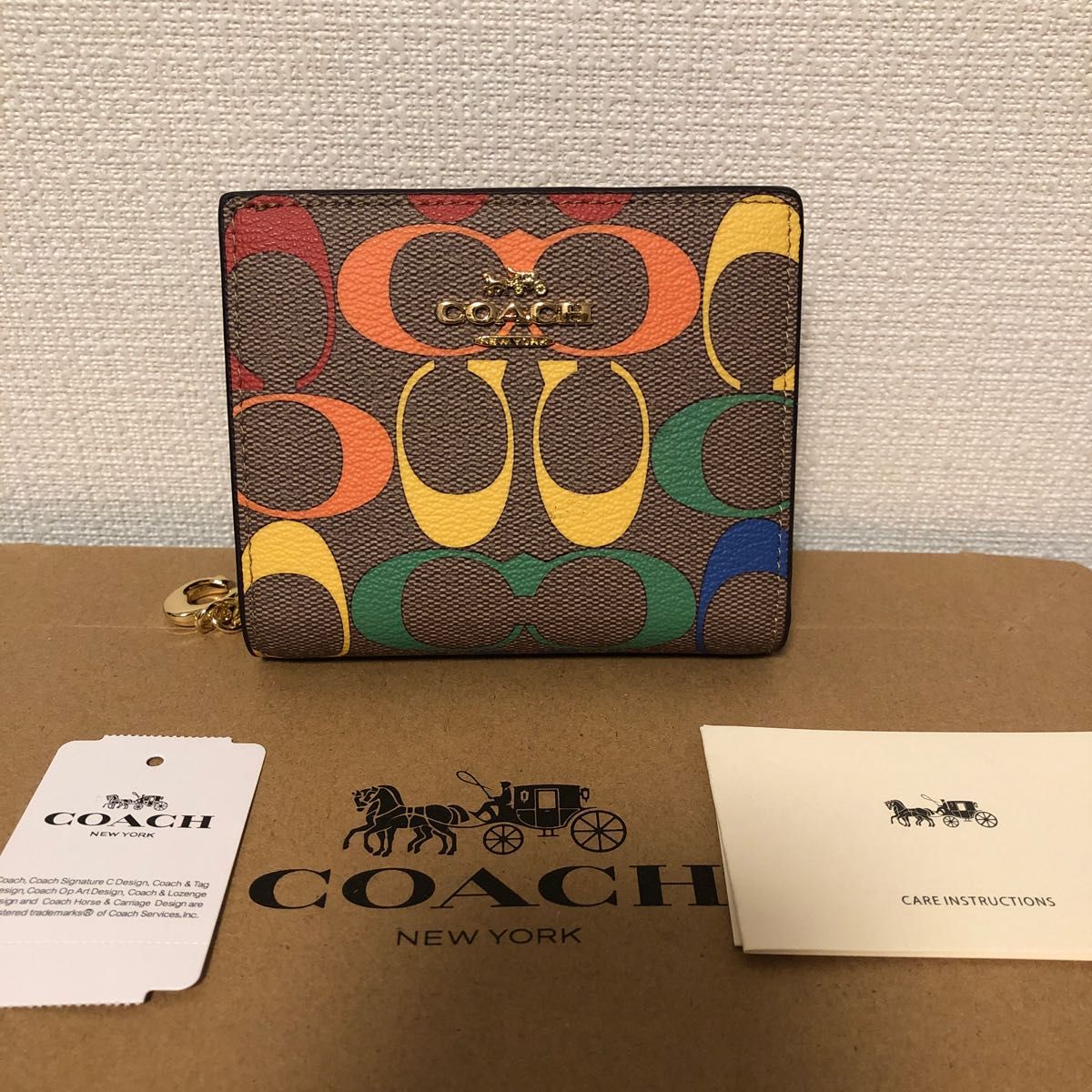 ☆新品未使用☆COACH コーチ二つ折り財布　シグネチャー柄　型番C4536