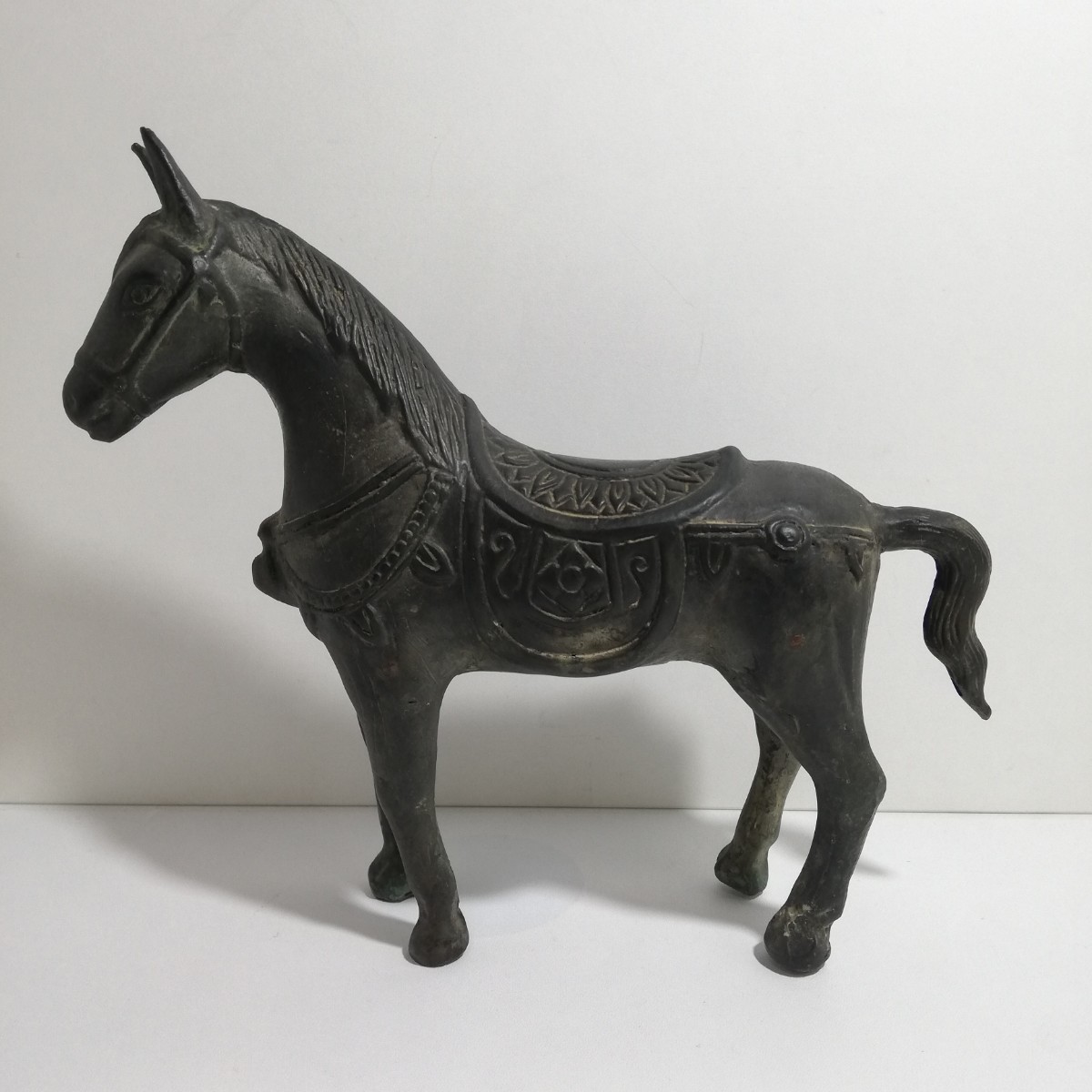 ビンテージ タイ製 馬の置物 ブロンズ像 高さ20.5cm×幅23cm [東洋美術 エスニック 馬 鋳物 青銅 MADE IN THAILAND]_画像1