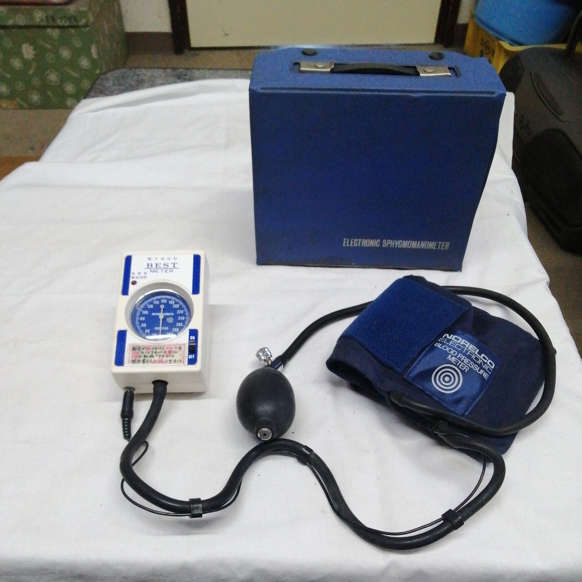 電子血圧計 検査 健康管理 健康用品 健康器具 高血圧 血管音 電池式 アンティーク _画像1