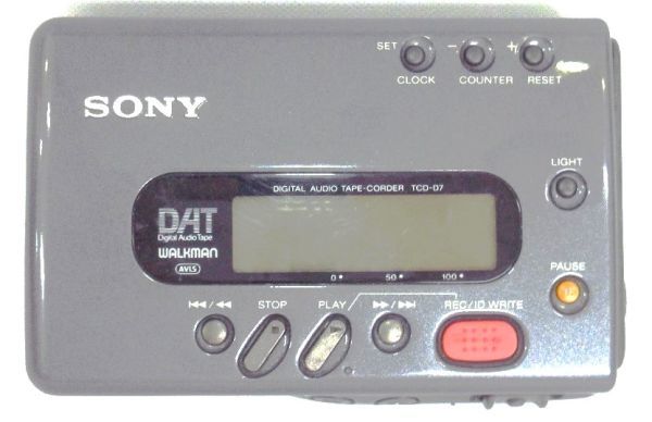 【中古・現状品】 ソニー デジタルオーディオテーププレーヤーTCD-D7/SONY レトロ カセットテープ 音楽 ミュージック □60/G540CS_画像1