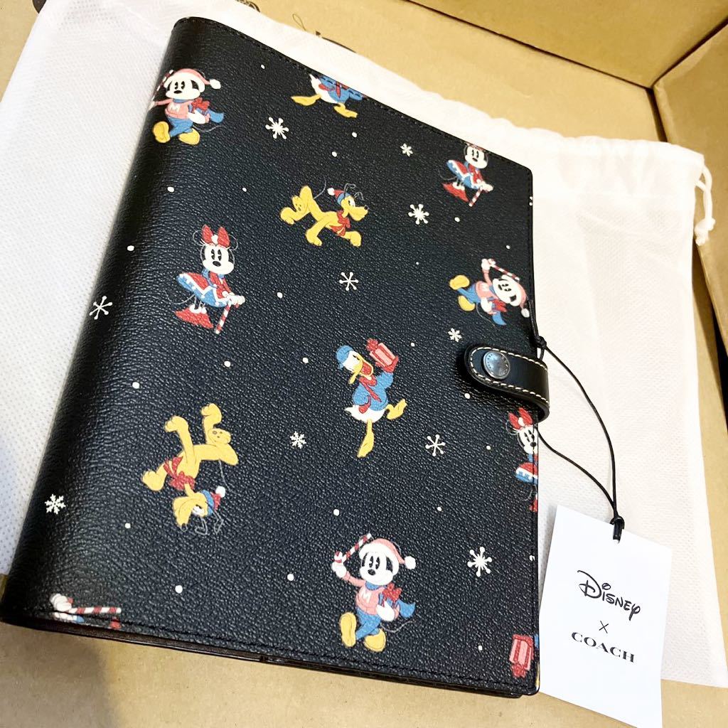 送料込●新品●COACH X ディズニー100周年コラボ 手帳 A ノート ホリデイ ミッキーミニードナルドプルート2023年コラボ新作 ミッキーマウス