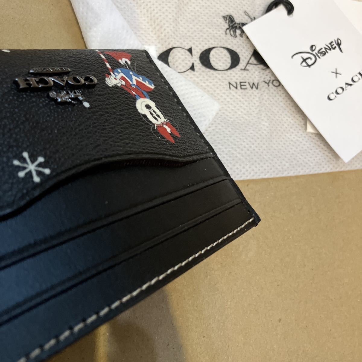 送料込●新品●COACH X ディズニー100周年コラボ 定期入 ミニー×ドナルドA カードケース2023年コラボ新作 ミッキーマウス