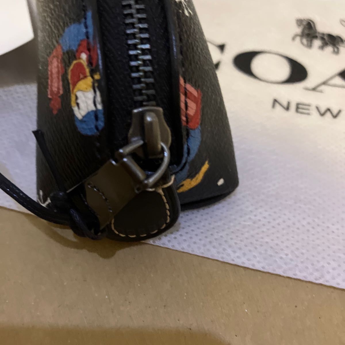 送料込 新品 COACH X ディズニー100周年コラボ ペンケースA 黒 送料込 新品 COACH X ディズニー100周年コラボ ペンケースA 黒