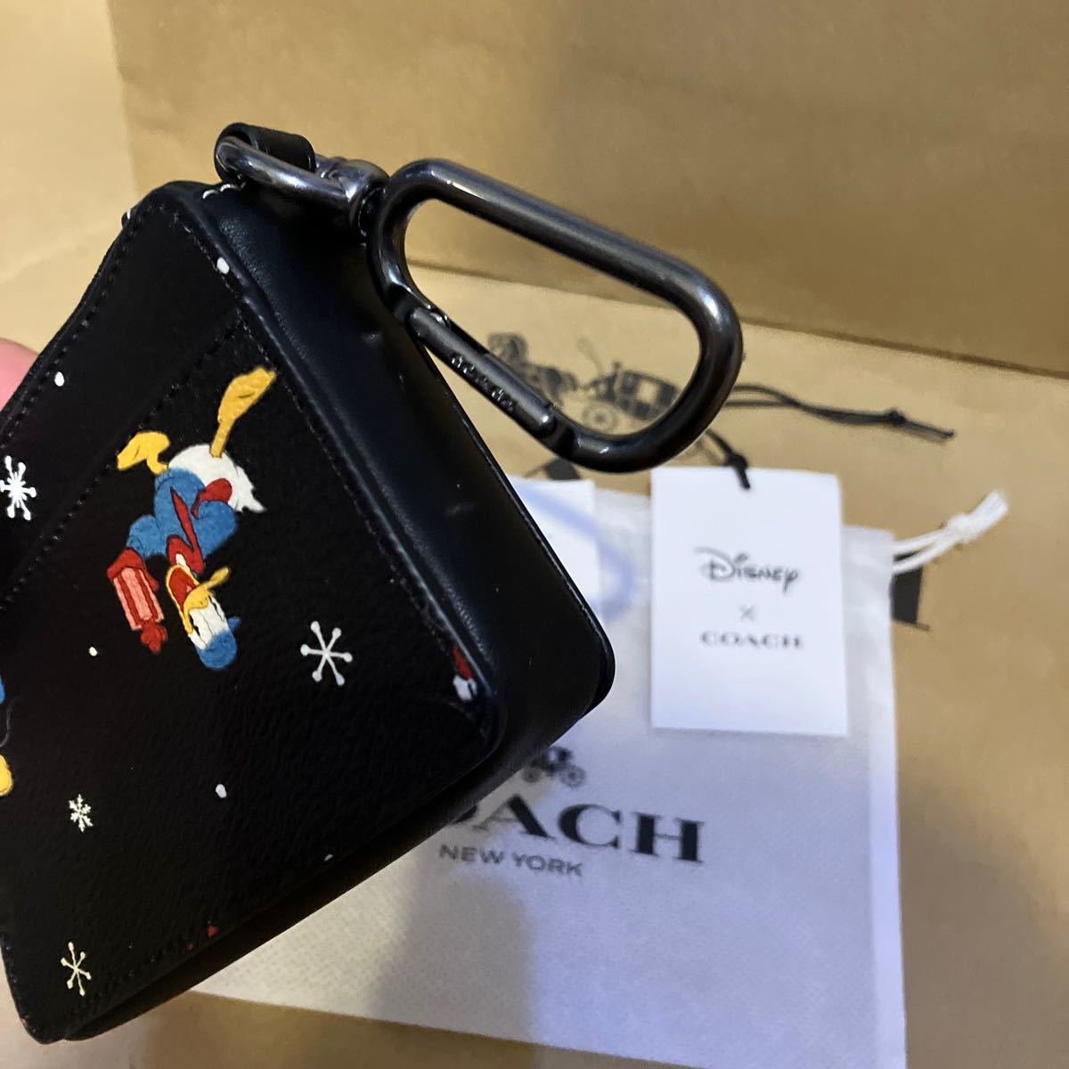 送料込 新品 COACH X ディズニー100周年コラボ カラビナ付Lジップキー