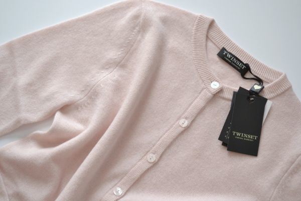 意大利TWINSET雙人套裝◆溫暖可愛的TWS標誌開衫·柔和溫柔的粉紅色 原文:イタリアTWINSETツインセット◆温かキュートTWSロゴカーディガン・パステル優しいピンク