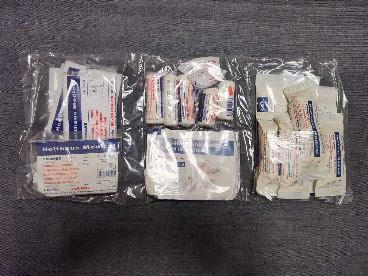  new goods unused medical care bag medical pouch urgent pouch first-aid bag Survival disaster prevention goods.