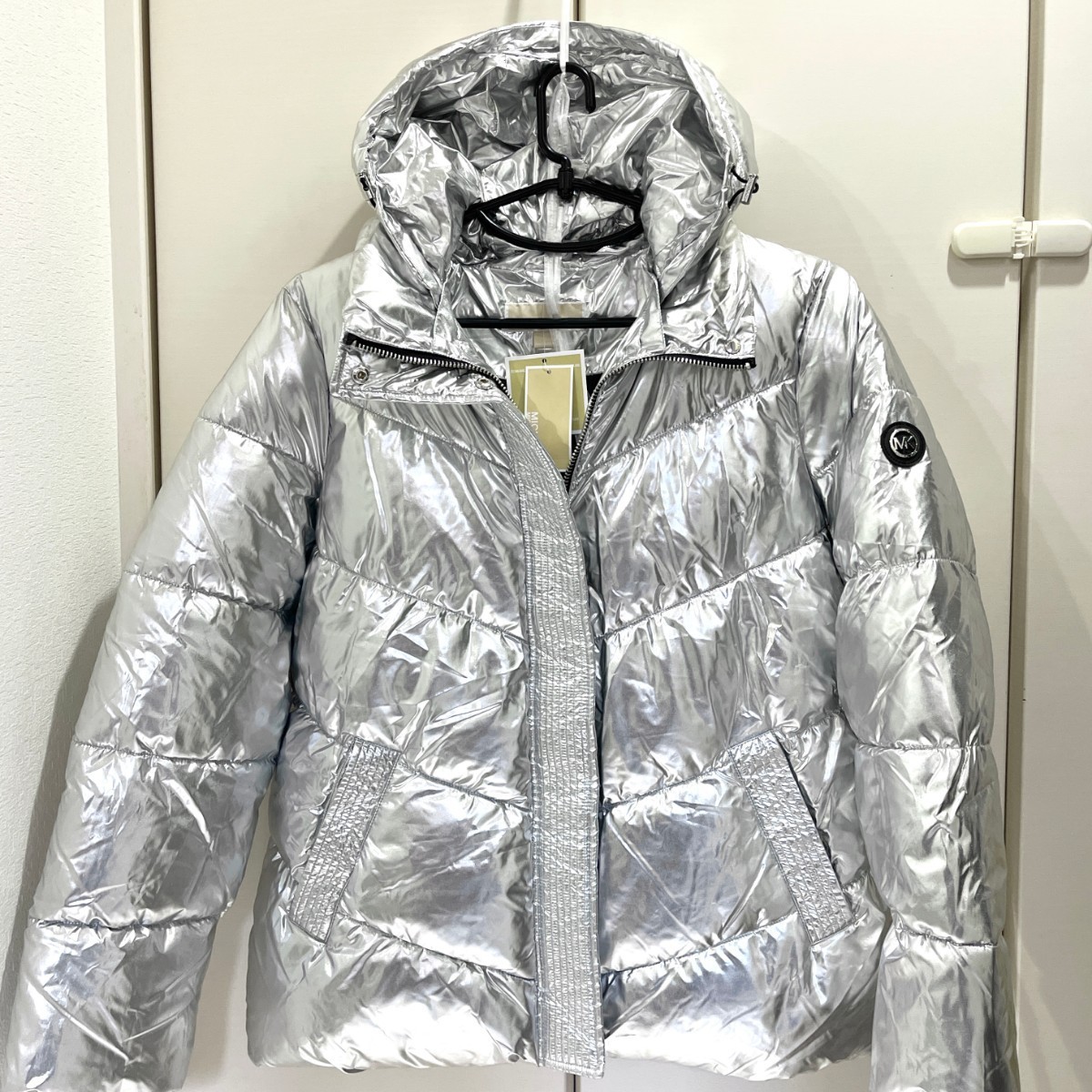 マイケルコース MK 新品 ブランド ロゴ 銀 ダウンジャケット マイケルコース MK 新品 ブランド ロゴ 銀 ダウンジャケット