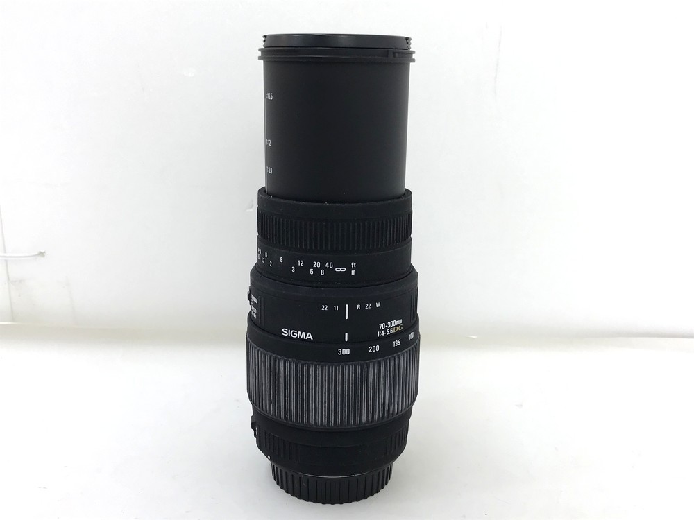 ●【同梱不可】【60】ジャンク品 SIGMA 70-300mm 1:4-5.6 DG MACRO 望遠ズームレンズ 一眼レフカメラ ※動作未確認_画像2