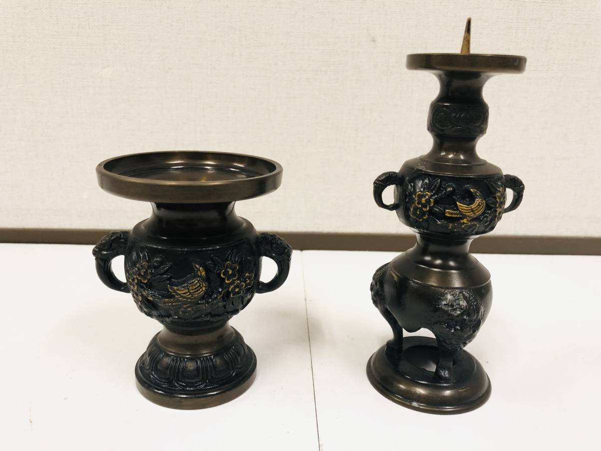 仏壇 仏具 寺院 仏教 美術 / ２具足 花鳥模様彫 丸型花立×１個【刻印あり 】 火立×１個 真鍮製 宣徳色 総重量 約 946g 荘厳_画像1