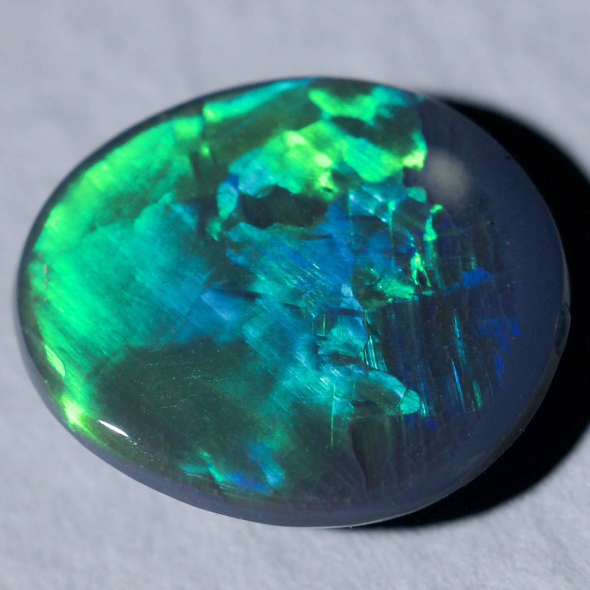  натуральный black opal / разрозненный / вес 1.18ct/ размер длина 9.1.x ширина 7.7.x высота 2.8./ Австралия производство / натуральный опал / натуральный камень 