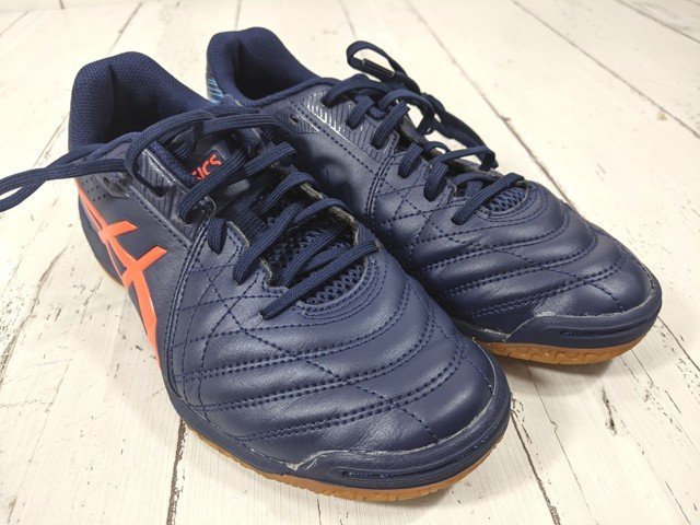 【9yt165】フットサルシューズ asics アシックス 1113A001 CALCETTO WD 8 カルチェット ネイビー×オレンジ サイズ：25.0㎝◆Z20_画像1