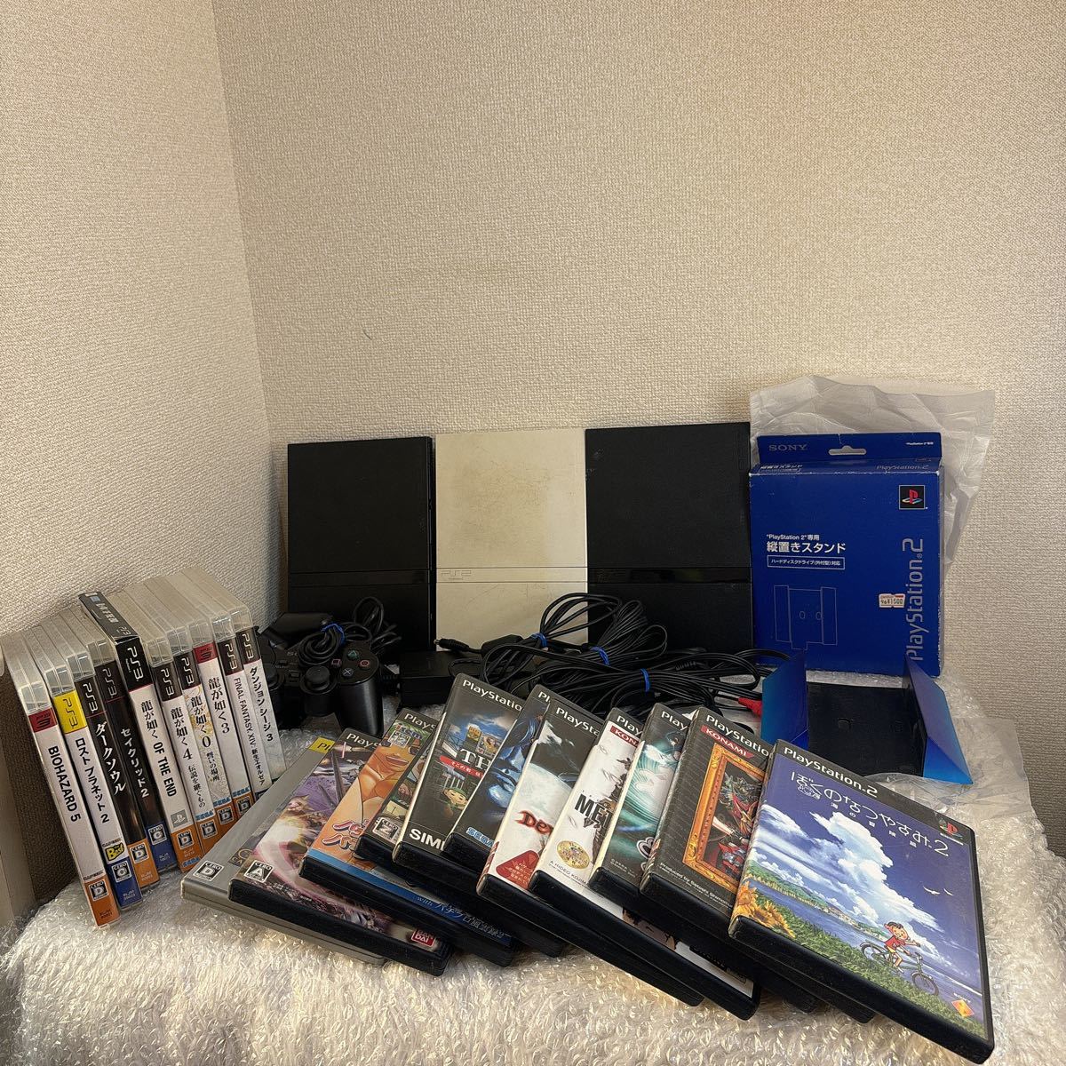 【031-011】PS2 本体　ソフト　PS3 ソフト　まとめ　SCPH-70000 75000 メタルギア　龍が如く　ぼくのなつやすみ2　など　1スタ_画像1