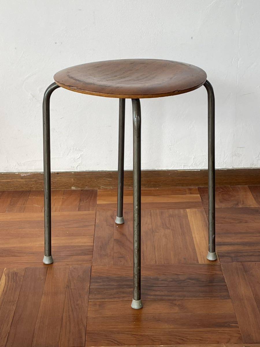  Northern Europe Denmark Vintage cheeks dot stool start  gold ground Vintage Mid-century Fritz Hansen 1