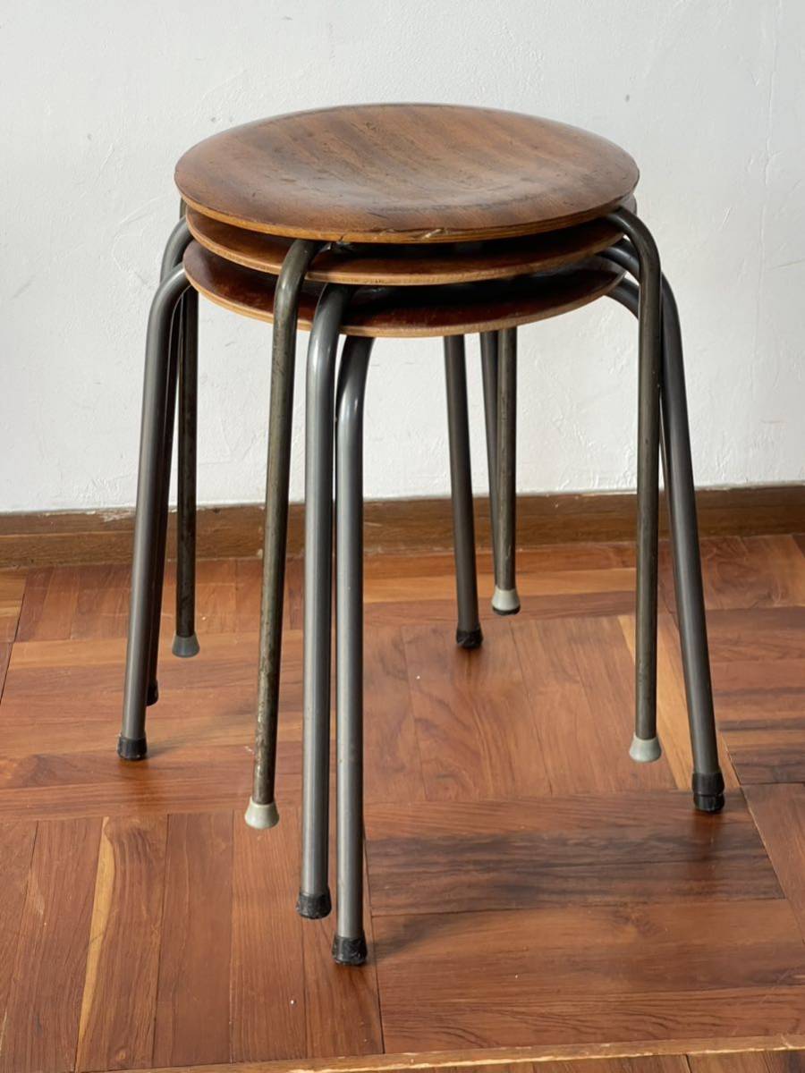  Northern Europe Denmark Vintage cheeks dot stool start  gold ground Vintage Mid-century Fritz Hansen 1