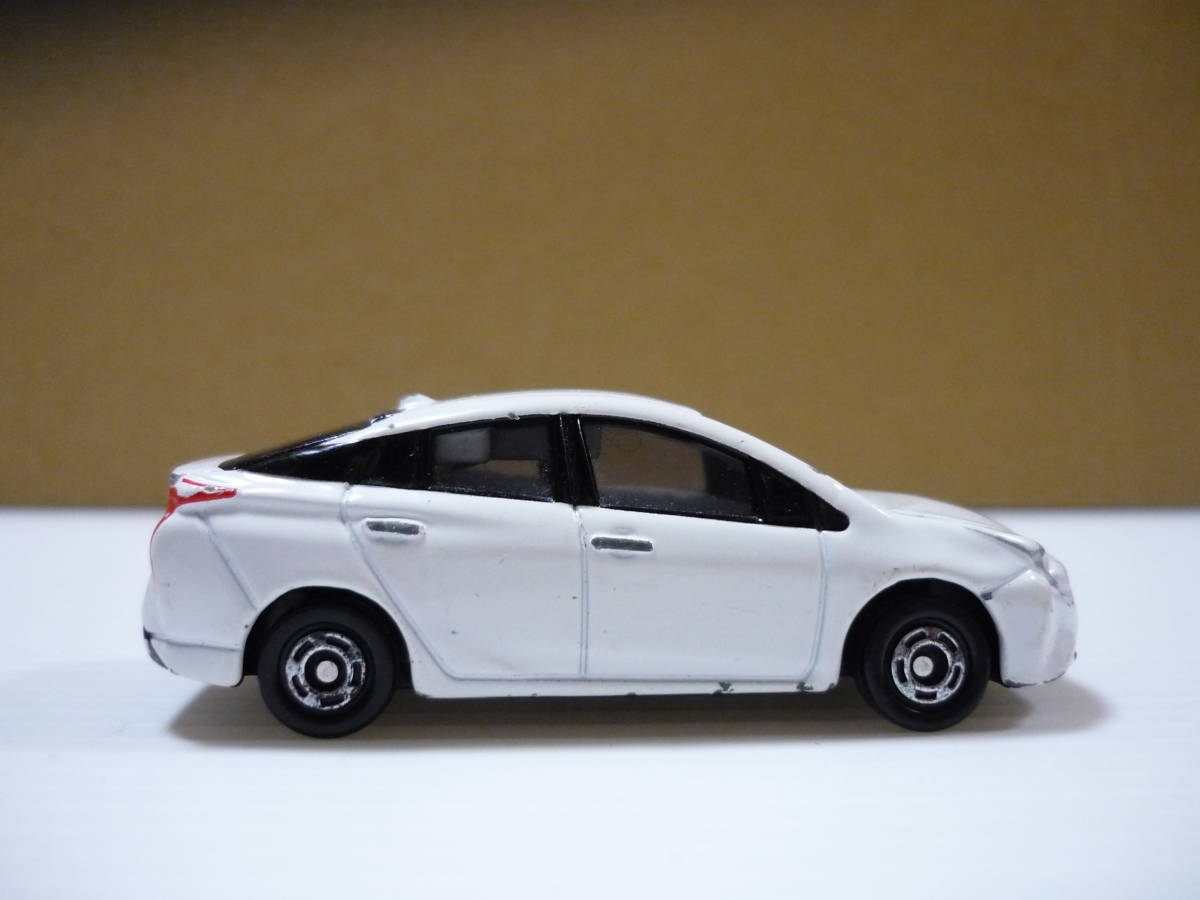 管00]ミニカー 1/65 トヨタ プリウス(ホワイト) 2016「トミカ No