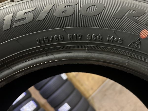 激安新品！215/60R17　ピレリ　アイスアシンメトリコ+　4本　☆★送料安★☆_画像2