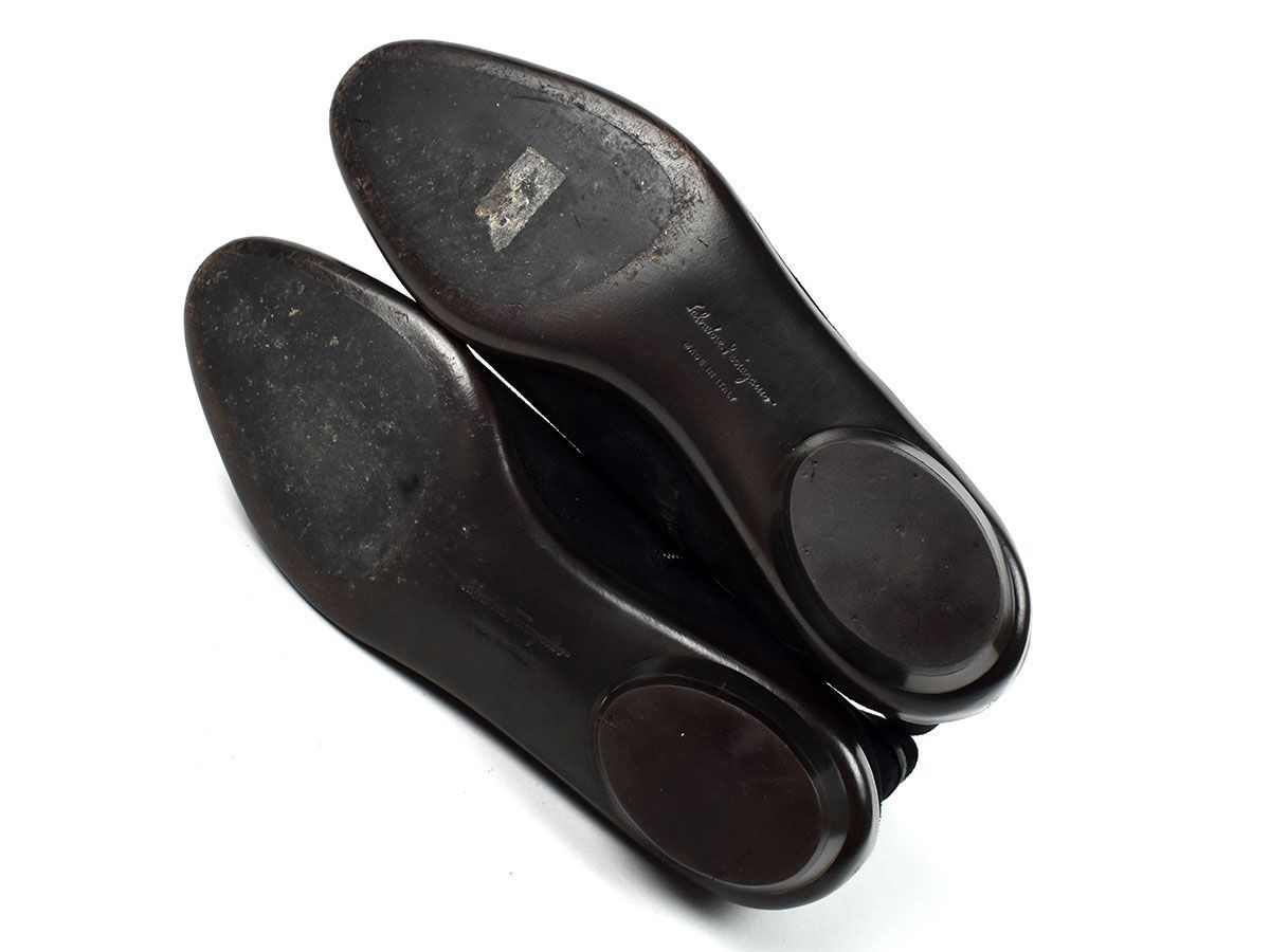 160981〇 Ferragamo フェラガモ ショートブーツ アンクルストラップ ブーツ 靴 24cm スエード ブラック 黒 ローヒール レディース/ F_画像6