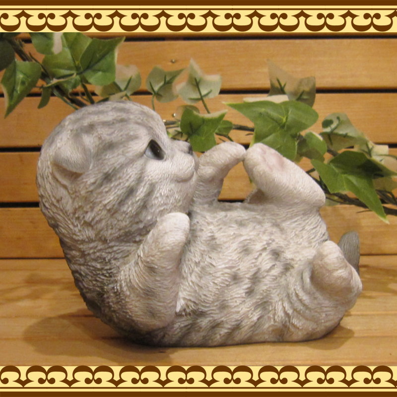  real .. cat. ornament around nyan baby cat . part shop. interior also objet d'art cat figure .. ornament entranceway garden 