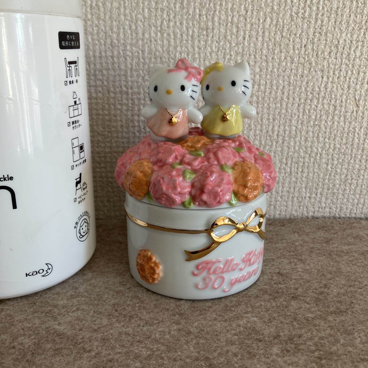 値下中】【キティ】30周年 キティ&ミミィ 陶器製小物入れ 値下中】【キティ】30周年 キティ&ミミィ 陶器製小物入れ