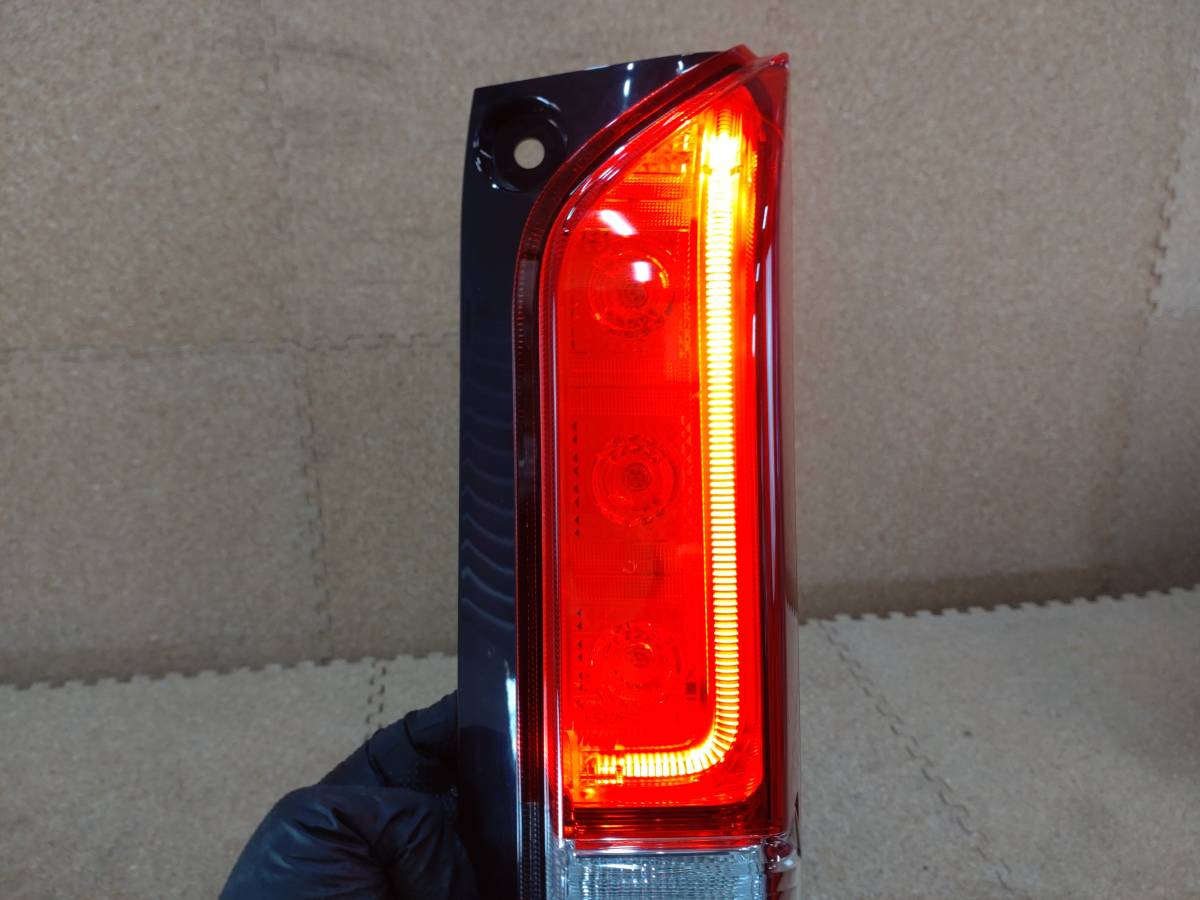 【新車外し 美品】ホンダ N-VAN JJ1 JJ2 右テールランプ LED KOITO コイト 220-6228L 打刻印:E【R5-3949B-CA】_画像6