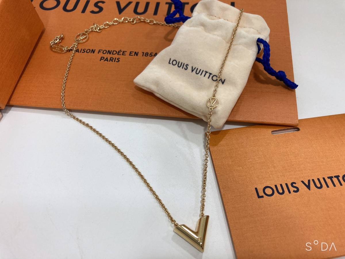 ◆【未使用】 ルイ ヴィトン LOUIS VUITTON エセンシャル V ネックレス ゴールド M00857