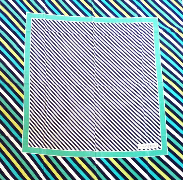 Yves Saint Laurent(イヴサンローラン：川辺製)　シルクスカーフ　75cm×77cm　815874-F04A_画像2