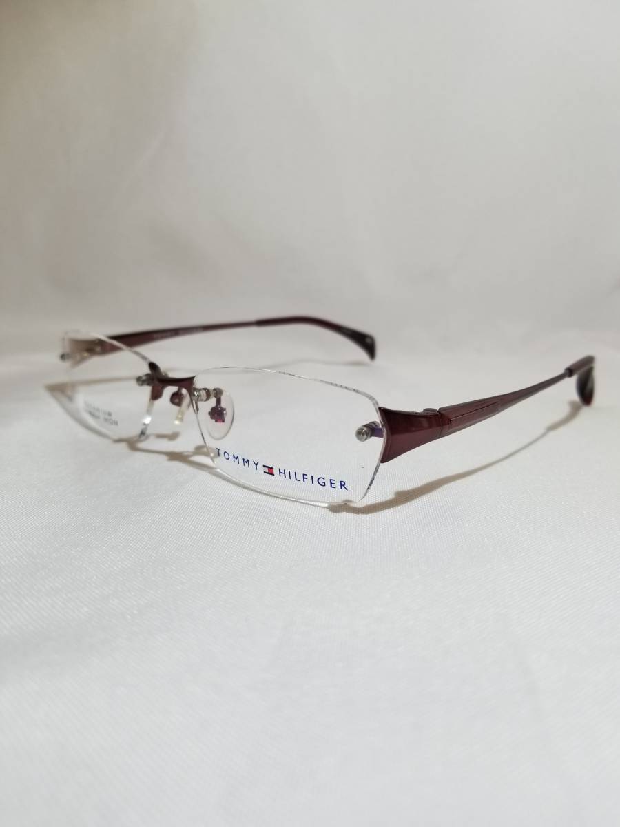 未使用 眼鏡 メガネフレーム TOMMY HILFIGER ブランド チタン 金属フレーム フチなし 男性 女性 メンズ レディース 53口16-135 A-45_画像1