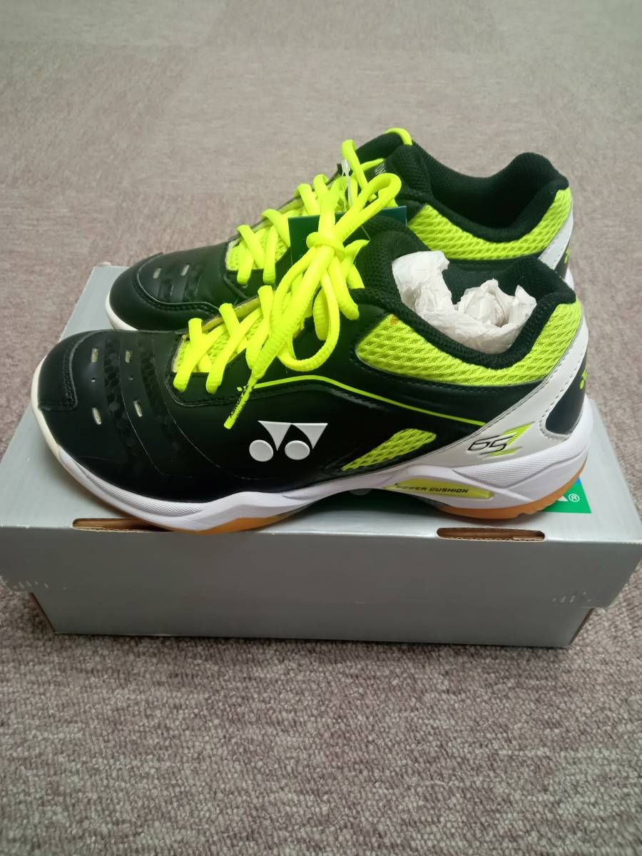 * last 1 pair * new goods unused Yonex YONEX SHB65Z (400) black / yellow 22.5cm badminton dochi ball futsal for interior *6600