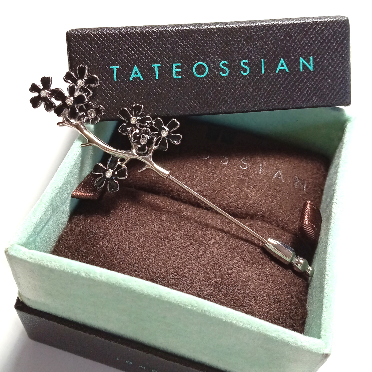 【talp2】新品　TATEOSSIAN　タテオシアン　ラペルピン　シルバー×ブラック　黒　フラワーモチーフ/花　ピンズ/ピンバッジ　イギリス製