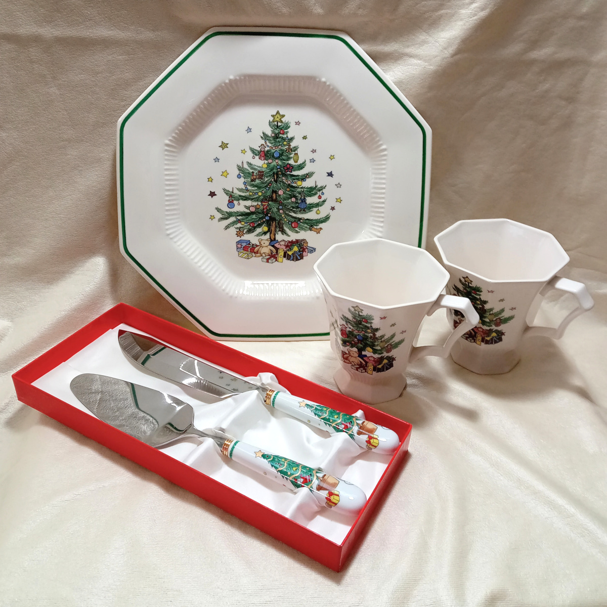 NIKKO　CHRISTMASTIME　ニッコー　クリスマスタイム　プレート＆カップ２個＋ケーキナイフセット　大皿　ケーキ皿　デザートカップ