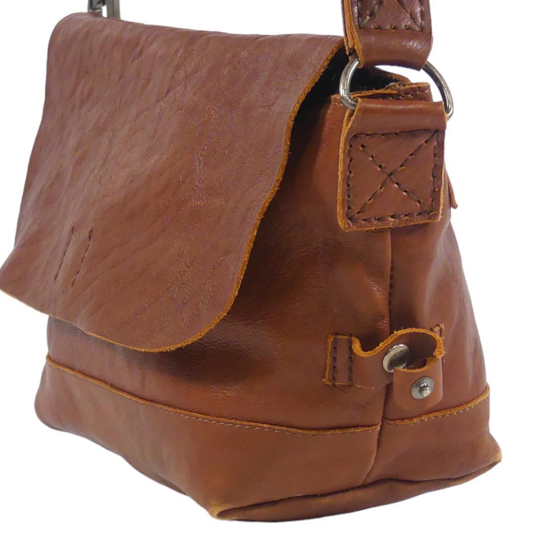即決 AMERICAN RAG CIE オールレザーショルダーバッグ 即決 AMERICAN RAG CIE オールレザーショルダーバッグ