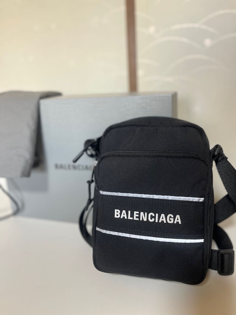 【美品】バレンシアガ　メッセンジャーバッグ　ショルダーバッグ　バッグ　メンズ　レディース　ブラック