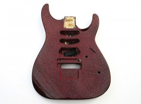 Charvel　シャーベル　CDSボディ　SSH　レギュラー24F対応　ラメフレーク塗装　ギャラクシーレッド　93年製Charvel CDS-065-SSH_リアPUも含めてダイレクトマウントです。