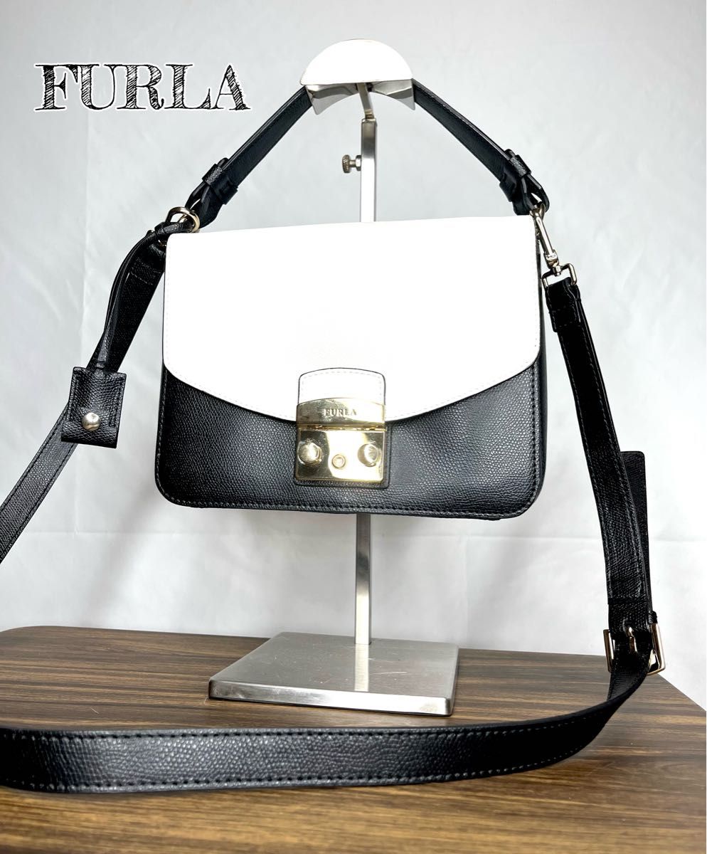 美品★『FURLA フルラ レザー ショルダーバッグ』 白黒 メトロポリス　2wayバッグ ハンドバッグ 斜めがけバッグ