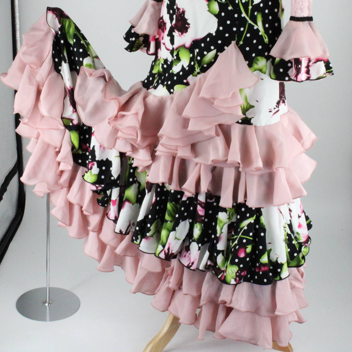 極美品 フラメンコ衣装桜色×レース地×豪華フリル×花柄 ドレス