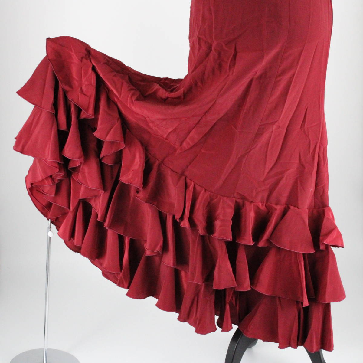 『送料無料』【美品 フラメンコ衣装】光沢ワインレッド×フリル ファルダ 大きく広がる裾 スカート Flamenco タンゴ