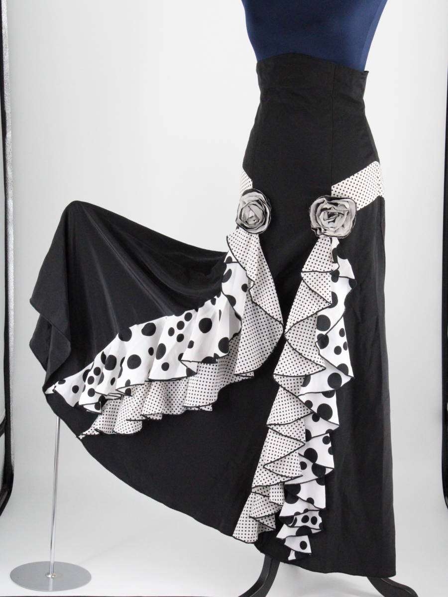 『送料無料』【美品 フラメンコ衣装】ブラック×水玉×バラ CANDELA Sevilla ファルダ 大きく広がる裾 スカート Flamenco