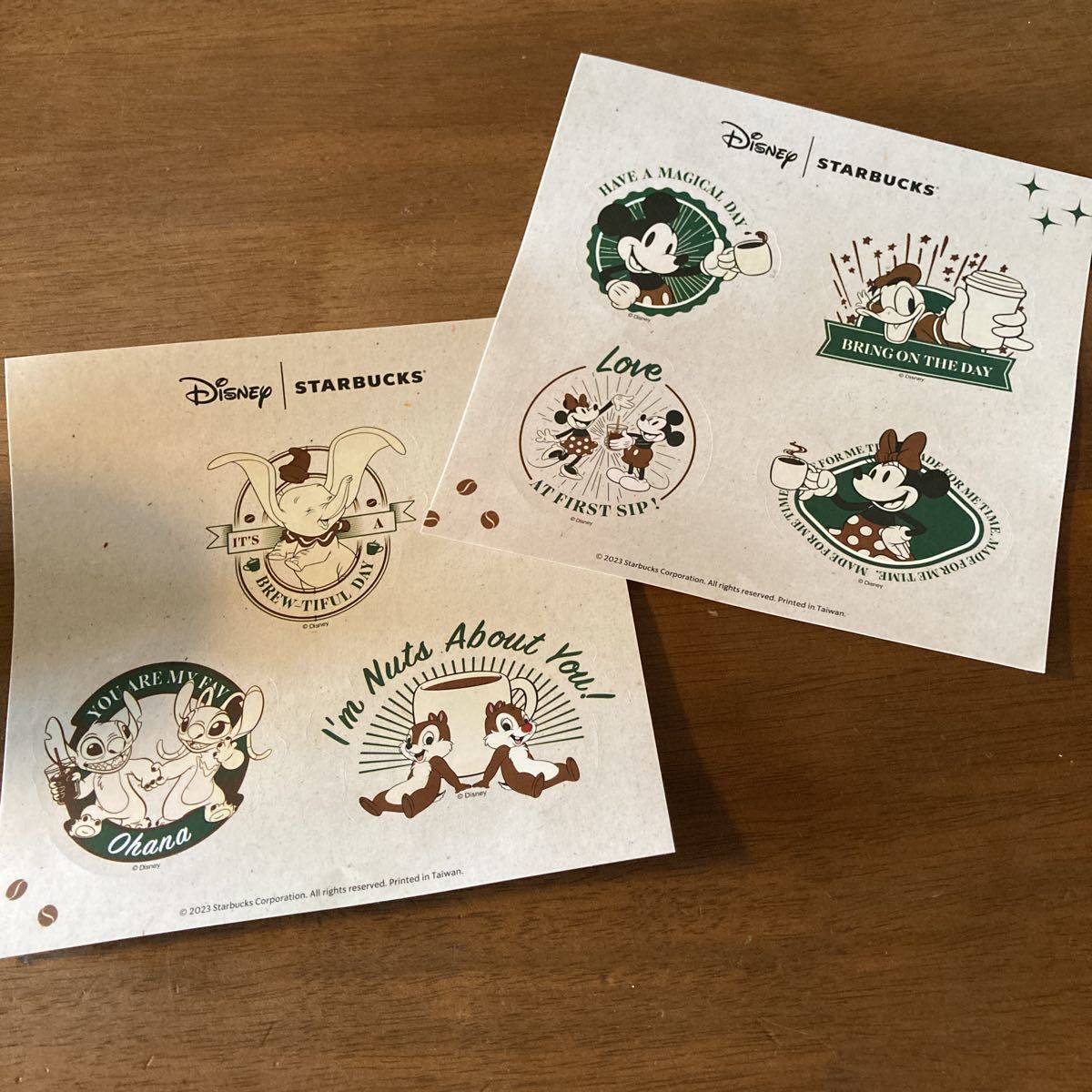 ★STARBUCKS×Disney★スタバ台湾　限定ステッカー　シール　スターバックス　ディズニーコラボ_画像1