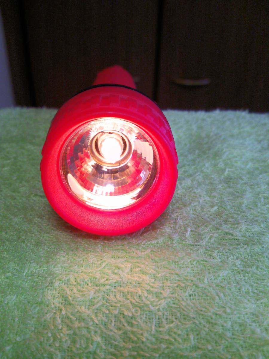 国産　ピリケン球 2セル(3V)～3セル(4.5V) ゆらぎ キャンドル 型 LED電球_懐中電灯への搭載例です。