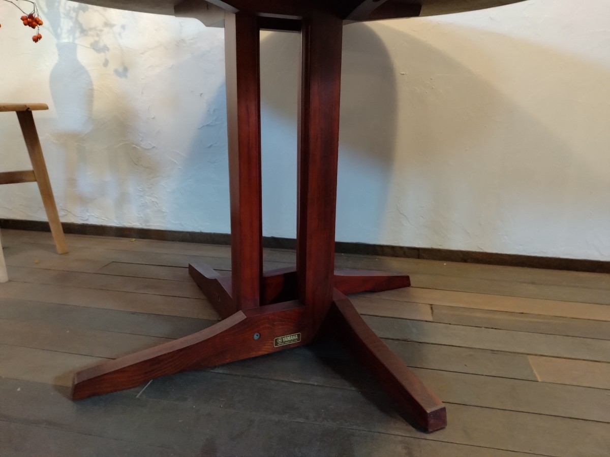 1017-4 ジャパニーズビンテージ 廃盤品 YAMAHA製 ラウンドテーブル 天板直径約105cm 高さ約70cmの画像4