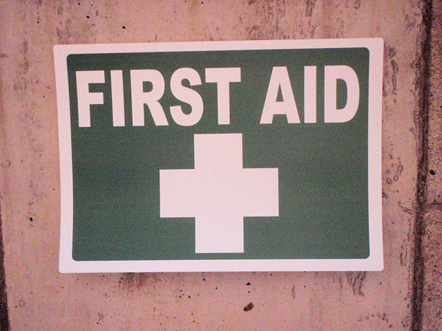  new goods 47[ emergency place .]FIRST AID first aid kit . placement and so on / first-aid kit *US*WARNING warning autograph / garage item * american in 