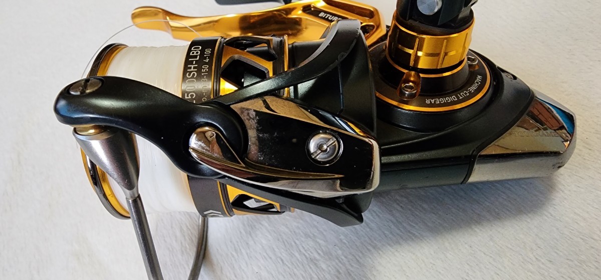 美品中古品 DAIWA ダイワ 18 TOURNAMENT トーナメント ISO 2500SH-LBD (収納袋、化粧箱付き)_画像5