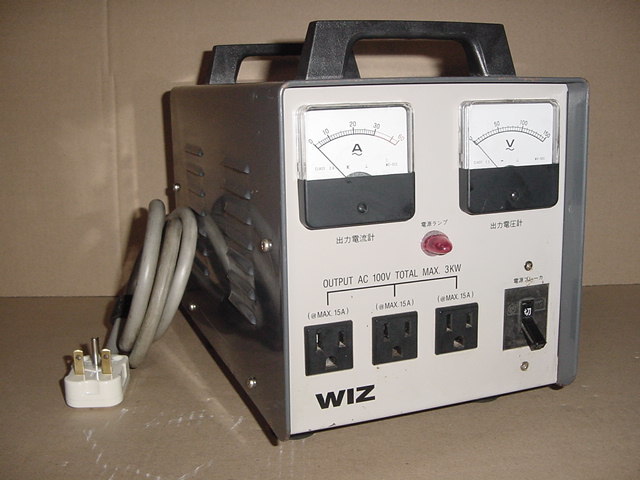 ★★★ WIZ 降圧トランス、入力:200V、出力:100V x 3、モデル:RINK-3.0、3kVA (動作確認済み)★中古品★_画像2