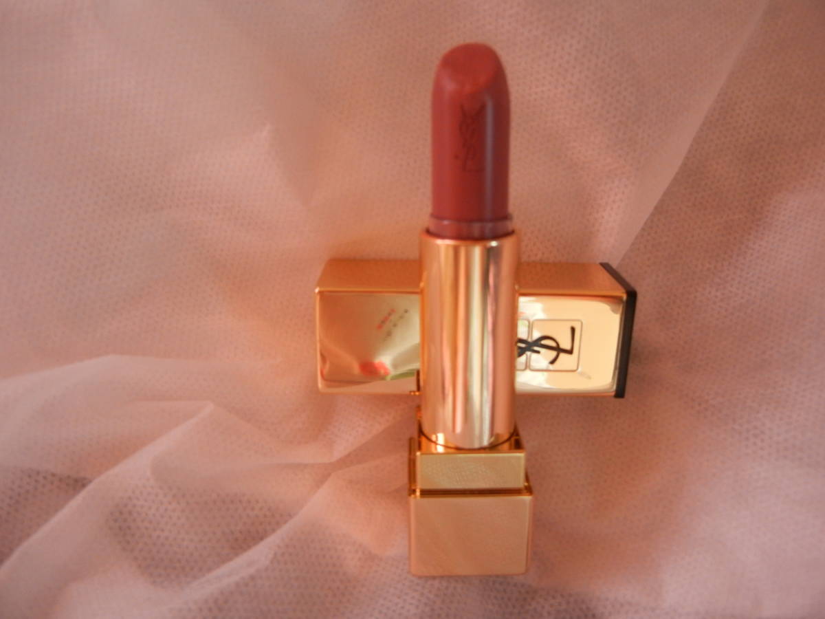 * Eve sun rolan rouge pi-rukchu-ruNo66 ( lipstick ) France made 